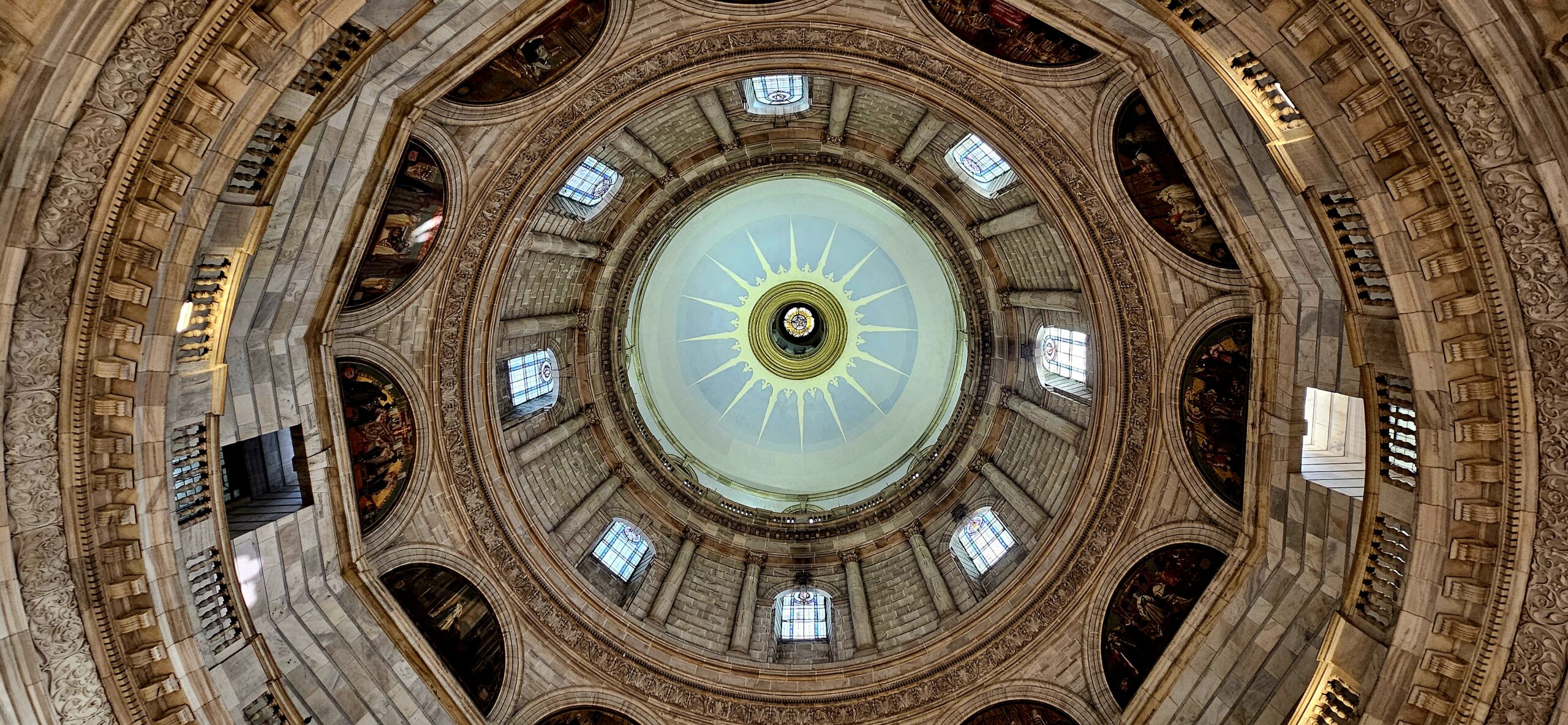 Dome ceiling of Victoria Memorial Kolkata with circular skylight and architectural details